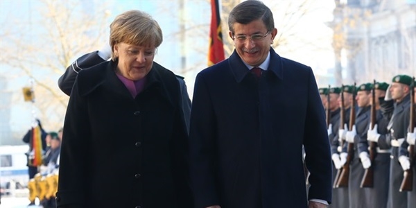 Davutoğlu bir ilke başkanlık etti