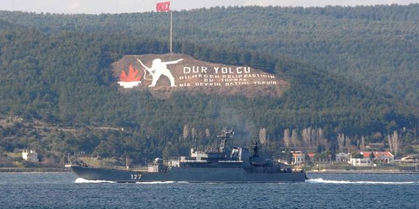 Rus askeri gemileri Çanakkale Boğazı'ndan geçti