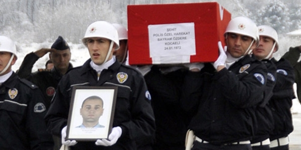 Şehit polis memuru Özdere'nin cenazesi, toprağa verildi