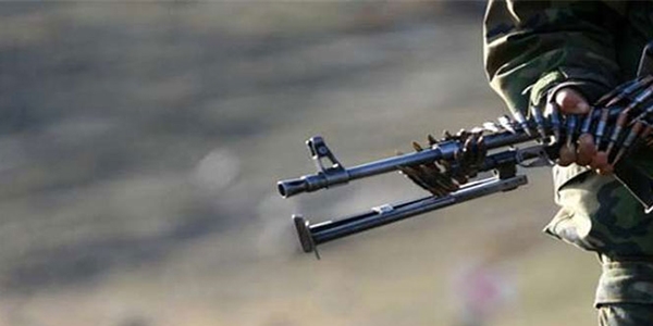 Çukurca'da silahla yaralanan asker hastaneye kaldırıldı