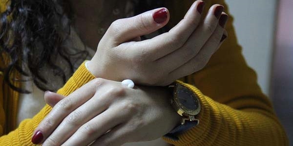 '40 yaş üzeri kışın daha çok nemlendirici kullanmalı'