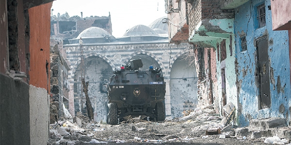 Hendek, yıkım, ölüm! İyi de niçin?