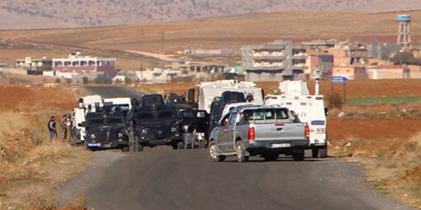 Nusaybin'de zırhlı polis aracının geçişi sırasında patlama