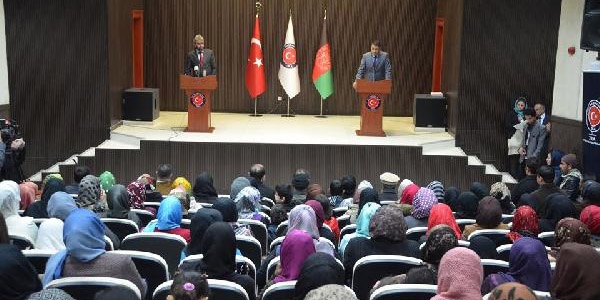 Türkiye 1575 Afgan öğretmene eğitim verecek