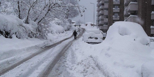 Trabzon'da kar kalınlığı 1 metreye yaklaştı