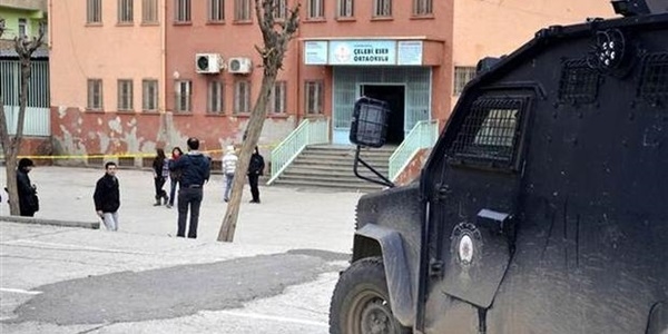 Diyarbakır'da bazı okullar koruculara emanet/Video