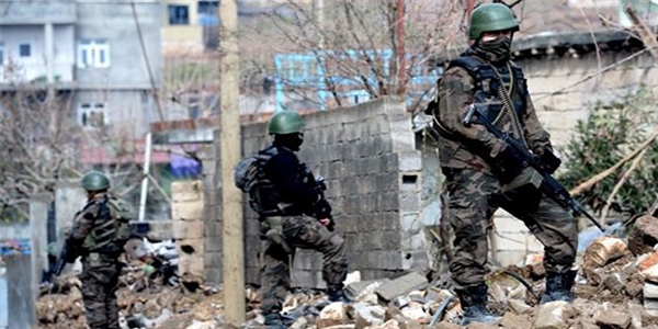 PKK'nn hcre evlerine nokta operasyonu