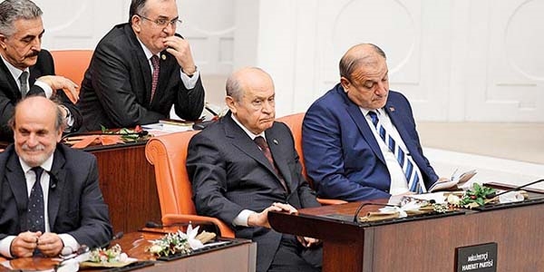 MHP milletvekilleri, Genel Kurul salonunu terk etti