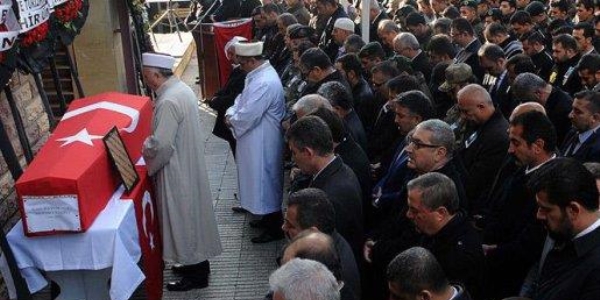 Silahlı saldırı sonucu ölen asker toprağa verildi