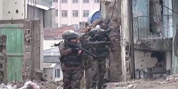 Cizre'de özel timin hücre evi operasyonu kamerada