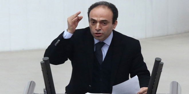 HDP'li Baydemir, kürsüye vurarak ağladı/Video