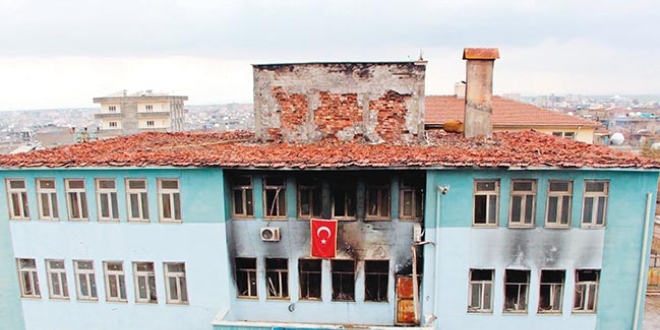 PKK 8 mahalleyi harabeye çevirdi