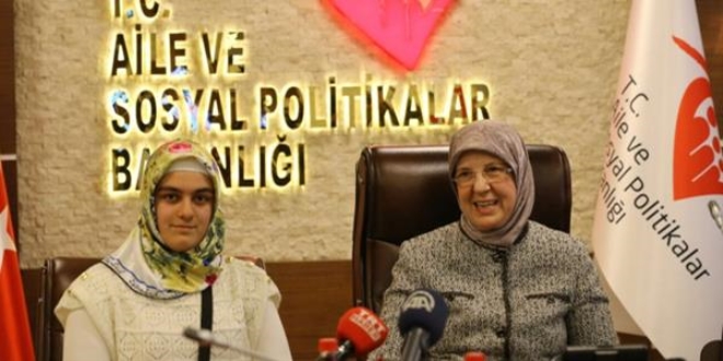Bakan Ramazanoğlu TEOG birincisi Gül'ü kabul etti