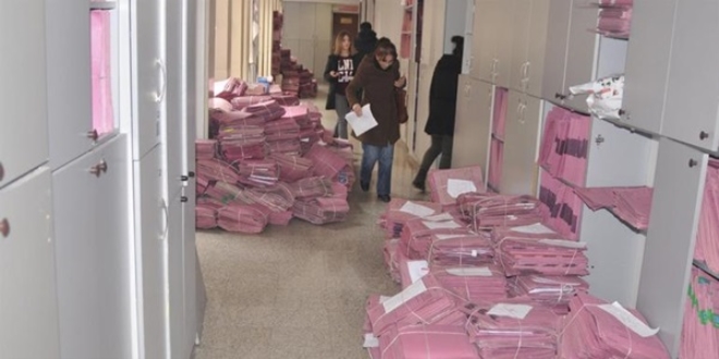 Kocaeli Adliyesi'nde icra dosyaları koridorlara taştı