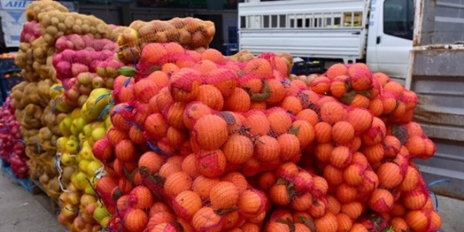 G�venlik g��lerine 2 ton sebze ve meyve g�nderildi