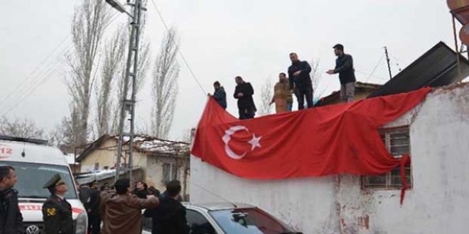 Şehit uzman çavuş Aktaş'ın baba ocağında yas hakim