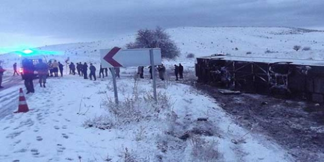 Ankara'da yolcu otobüsü devrildi: 18 yaralı