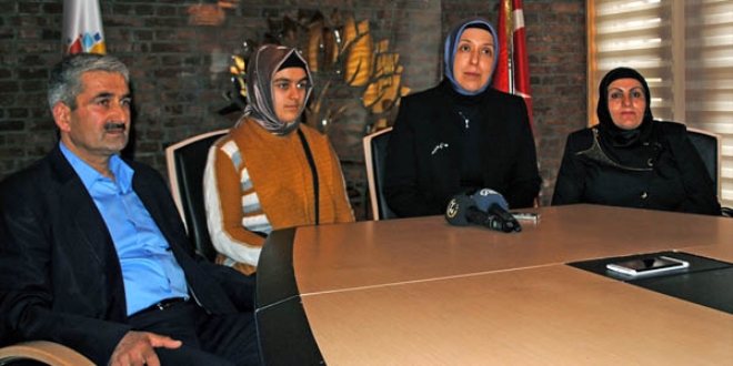 TÜRGEV'den Hakkarili TEOG birincisi Sidem Gül'e ödül