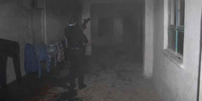 Annesinin evde bıraktığı çocuk çıkan yangında öldü