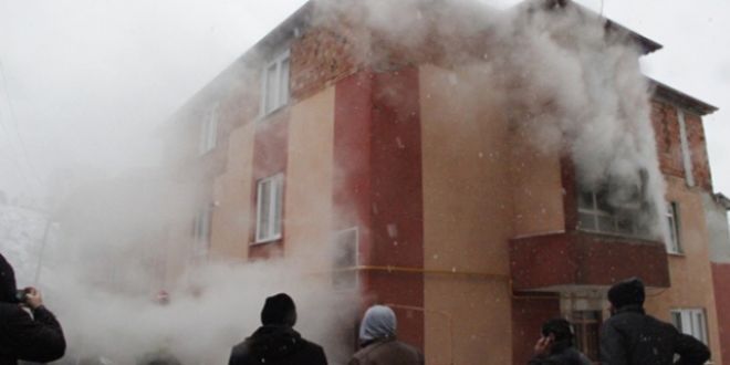 Elektrikli battaniyeden ��kan yang�n evi k�l etti