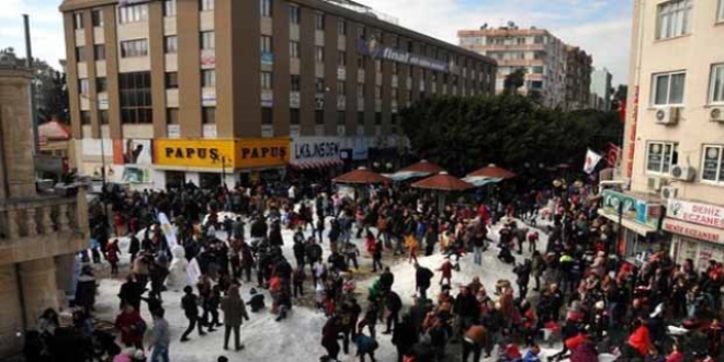 Tarsus'a 60 kamyon kar getirdiler