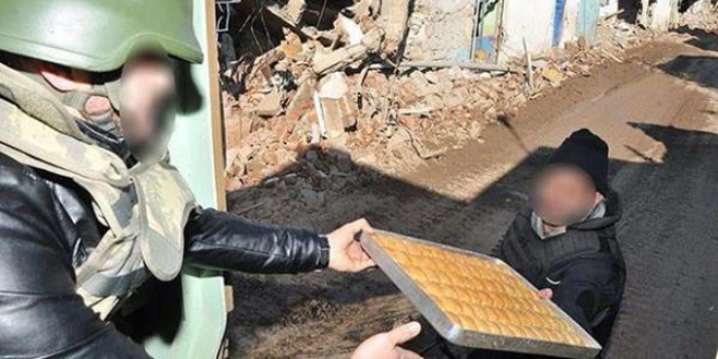 Ter�rle m�cadele eden g�venlik g��lerine baklava