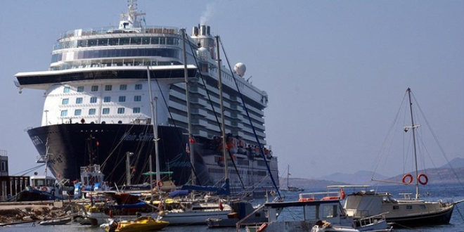 'Yzen oteller' Mula'ya 200 bin turist getirdi
