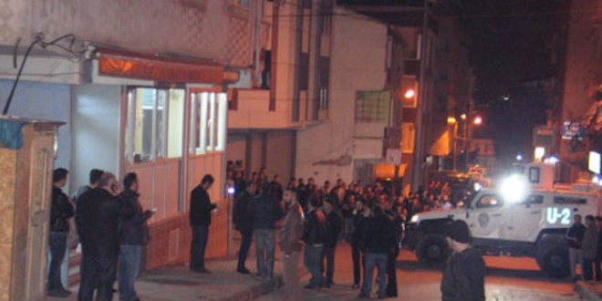 Küçükçekmece'de kahvehane tarandı: 2 ölü 4 yaralı