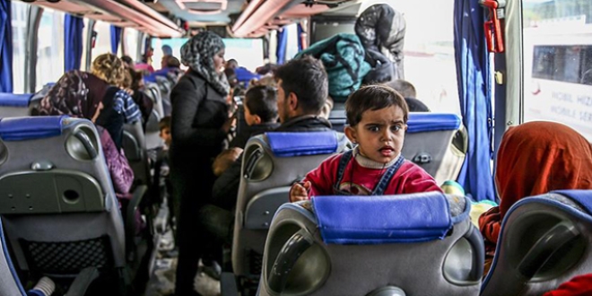 Suriyeli ailelerin Trkiye'ye geileri sryor