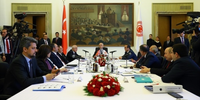 Meclis'te yeni anayasa için ilk adım