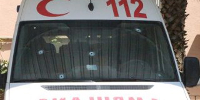 Ambulanslardaki kurşun izleri dikkat çekiyor