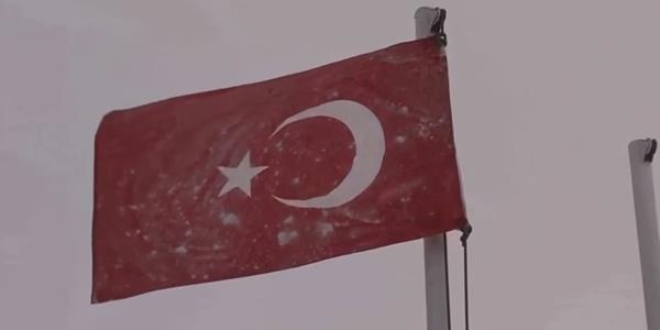 Van'da bayrak donduran soğuk