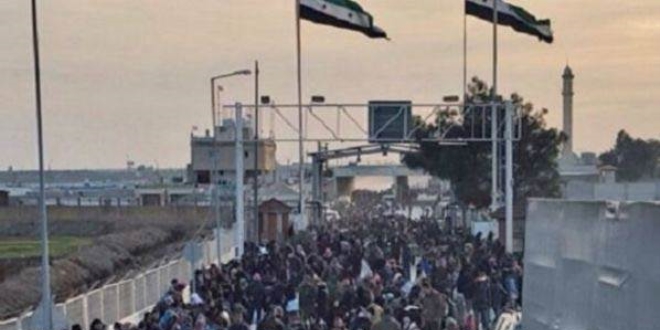 Halep'ten ka�an binlerce ki�i T�rkiye s�n�r�na y���ld�