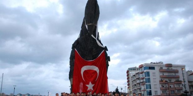 Beyaz fulara karşı 'Türk bayrağı'
