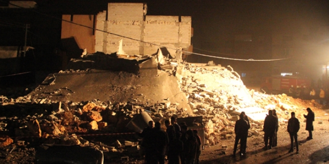 Gaziantep'te Suriyelilerin kald��� 3 katl� bina ��kt�