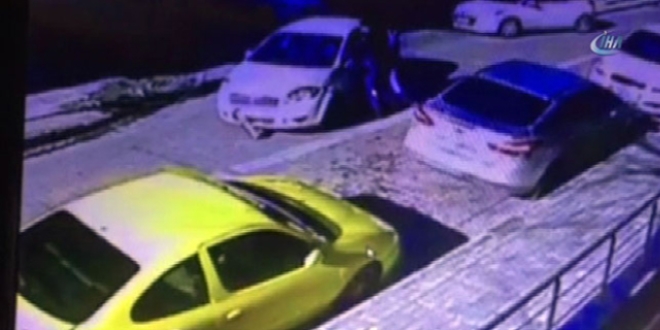 Dur ihtarına uymayan şahıs polisin ayağını ezdi