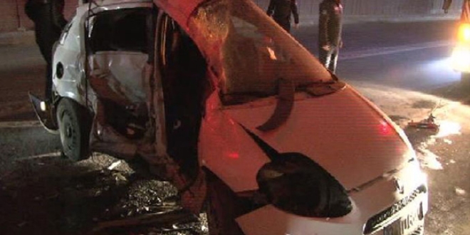 İstanbul'da feci kaza: 2 ölü, 3 yaralı