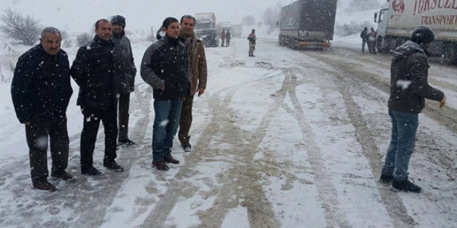 Erzincan'da trafik kazas: 4 yaral
