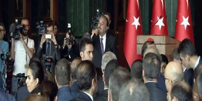 F.Tayfur Cumhurbaşkanlığı Külliyesi'nde şarkı söyledi/Video