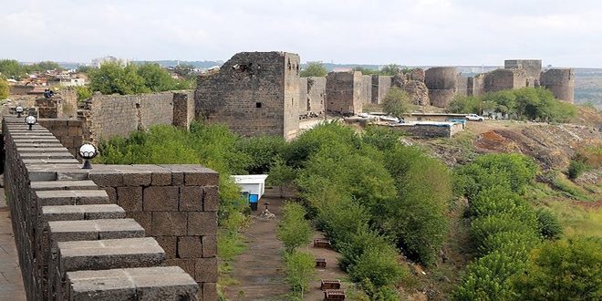 'Sur'da toplu konut yapılamaz, tarihi doku ihya edilecek'