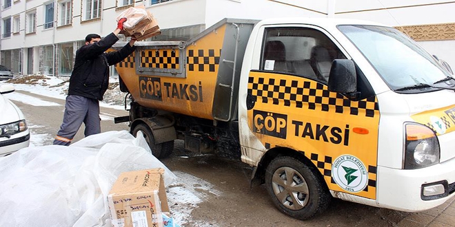 Çöpü gören 'taksi' çağırıyor