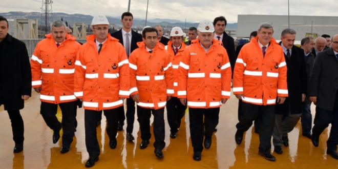 Kürtlerin sorunları ile ilgilenmek okulları bombalamak mı?