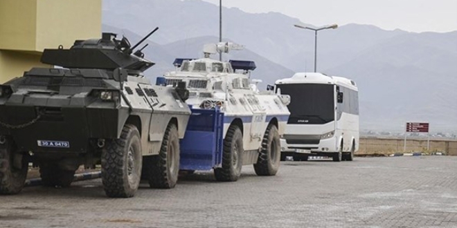 Diyarbakır'da AVM'lere zırhlı koruma