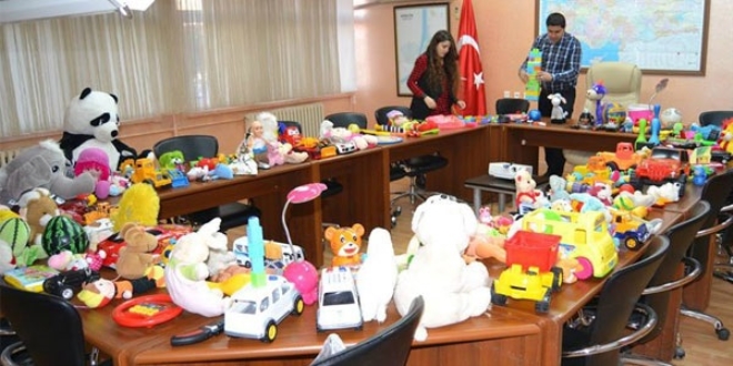 'Çocuklar Okusun Diye' projesi 3 bin 500 öğrencinin elinden tuttu