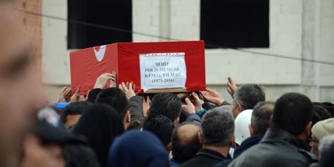 Şehit polis Yılmaz'ı son yolculuğuna 10 bin kişi uğurladı