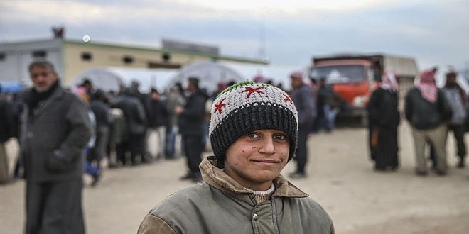 Çadır kent'te Suriyeliler Türkiye'nin yardımlarıyla ayakta kalmaya çalışıyor