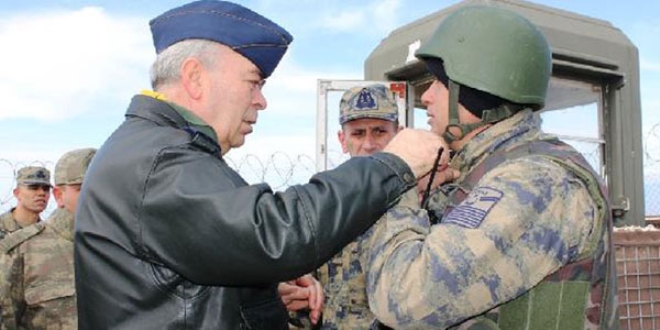 Orgeneral Abidin Ünal, HAWK Bataryasını ziyaret etti