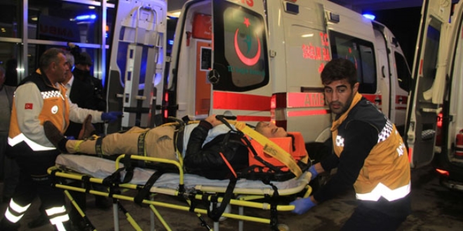 Adıyaman'da minibüs şarampole devrildi: 19 yaralı