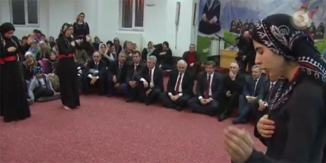 Davutoğlu, cemevi ziyaret etti/ Video