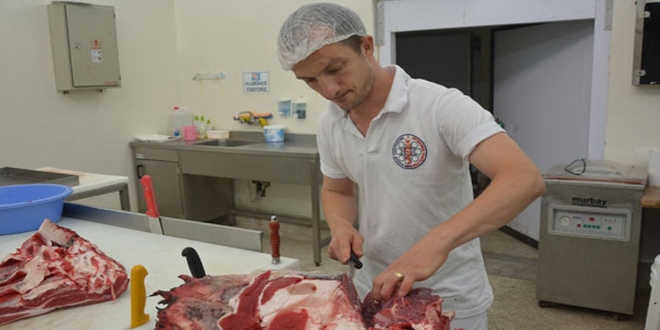 Üniversitenin sattığı organik süt ve et kapış kapış